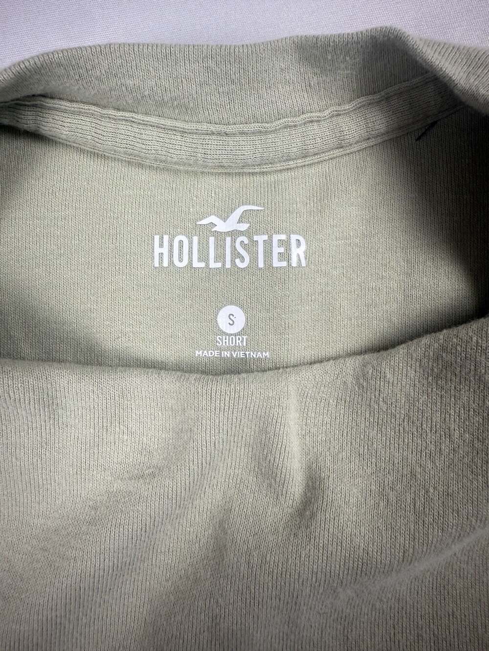 Hollister Crop Top Bundle | 3 Women’s Size Small Tops | Short Fit | Casual Basic - Picture 7 of 10